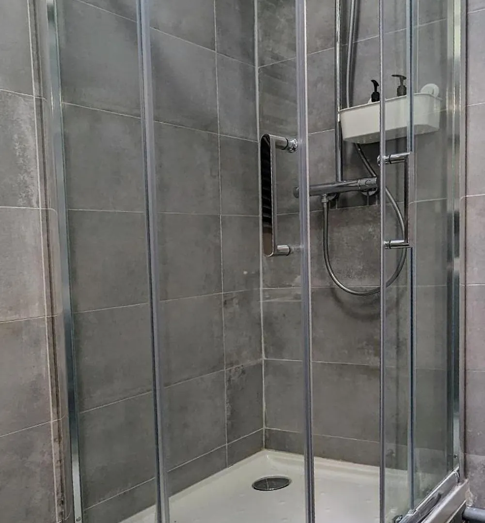 Apartman Oasis: One Bedroom Studio For Two Next To The Eiffel Tower